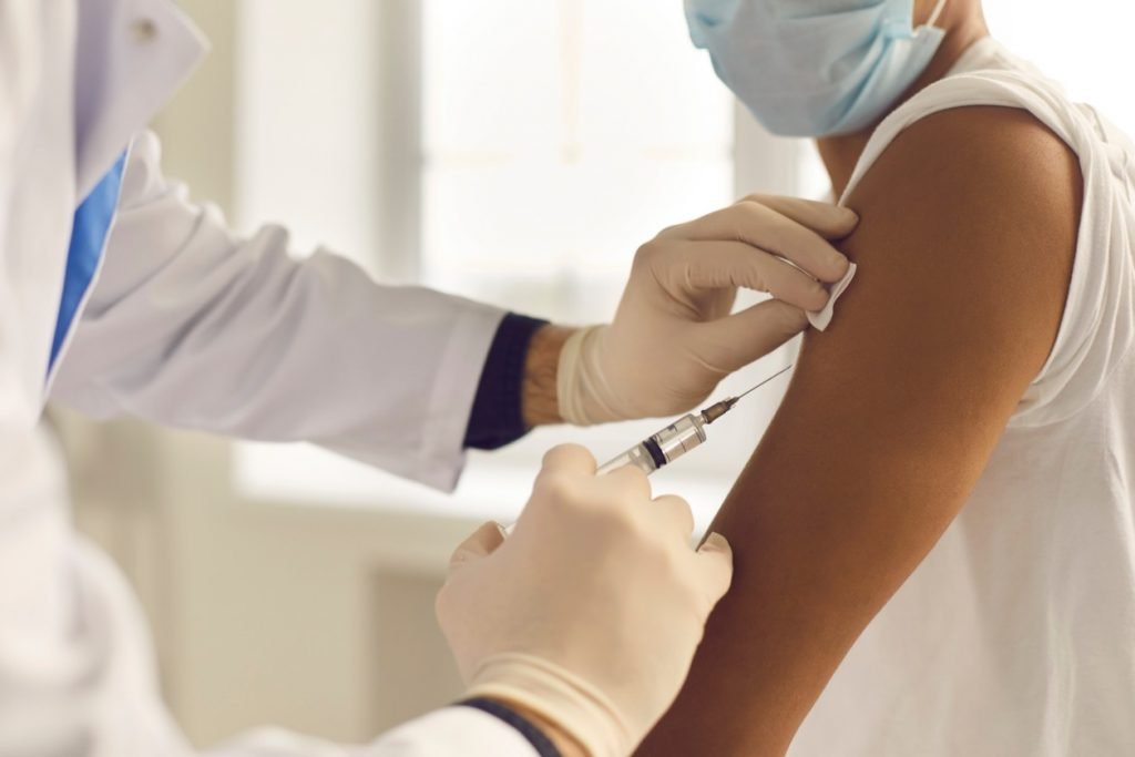 Vaccination, natural Immunity, Johns Hopkins, COVID-19, The Coronavirus Resource Centre, CDC, NIH, unvaccinated, Omicron, Delta, Immune system, symptomatic illness, SARS, MERS